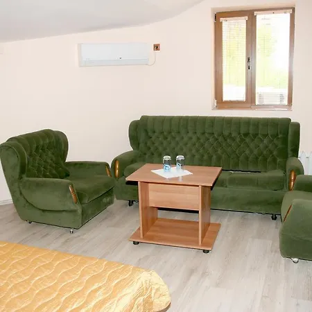 Хотел Interrum 3*